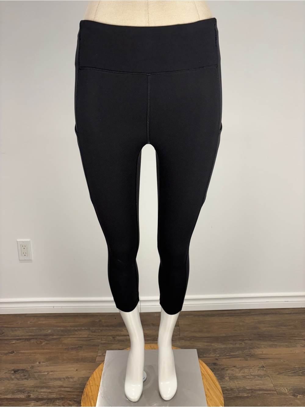 Lululemon Fast and Free High Rise Crop Leggings Black Size 4 with Pockets